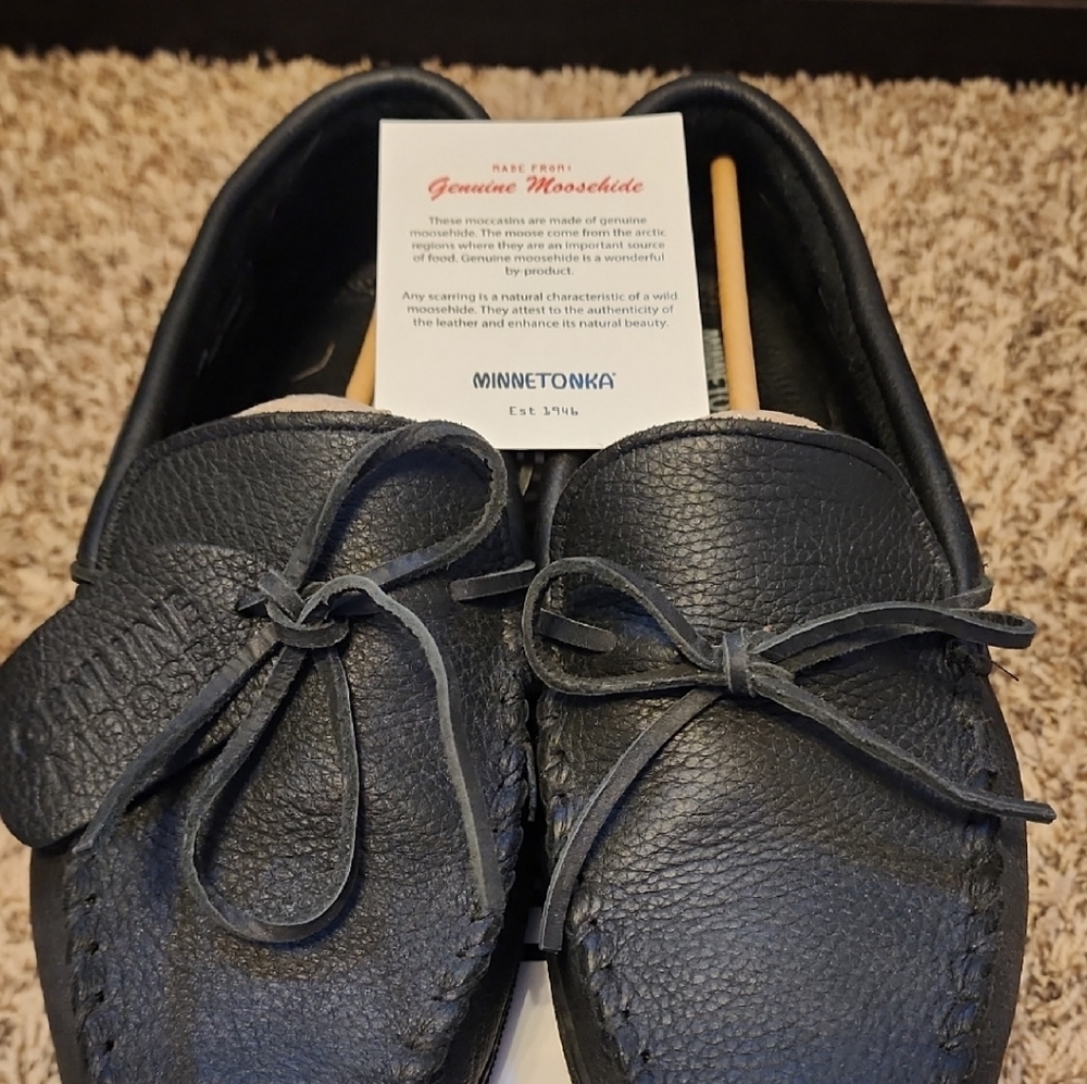 NWT Minnetonka Men's Moosehide Loafers - Black